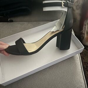 Nine West size 10 sandals